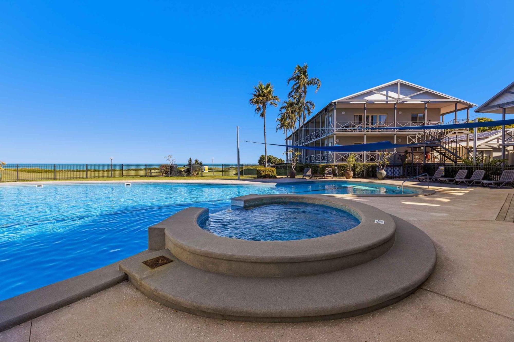 Moonlight Bay Suites Broome Bagian luar foto