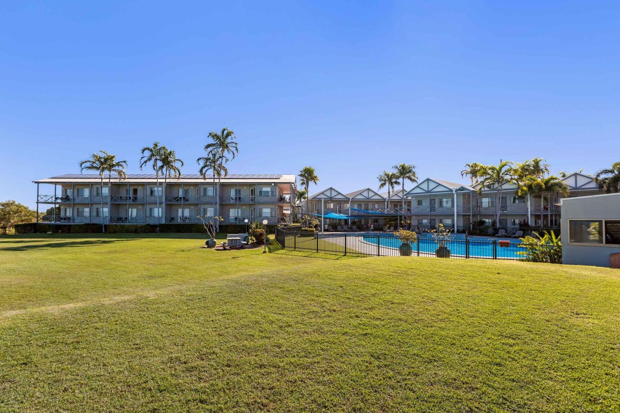 Moonlight Bay Suites Broome Bagian luar foto